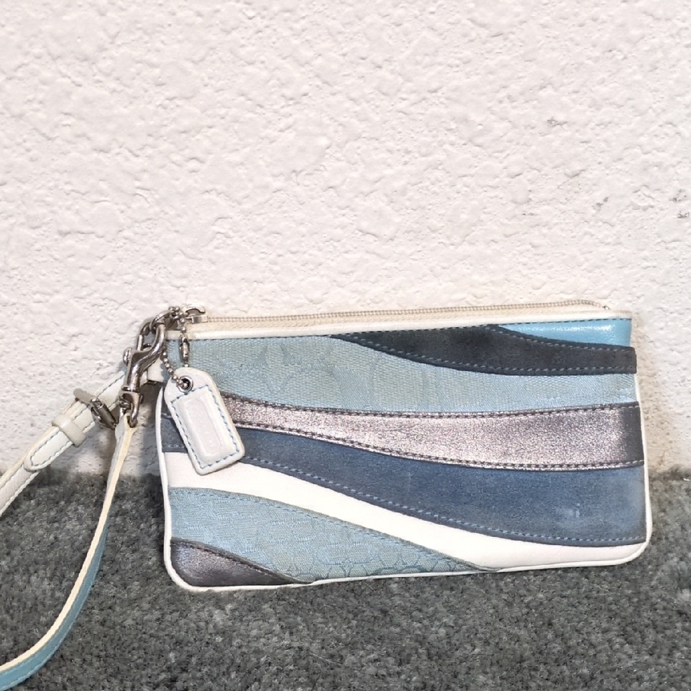 🩵Coach Wristlet Stylish Blue and Gray Women's Clutch